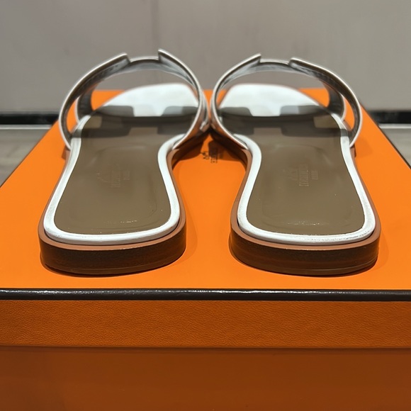 Hermes Oran Sandals w/ Original Box and Dust Bags - Picture 4 of 9